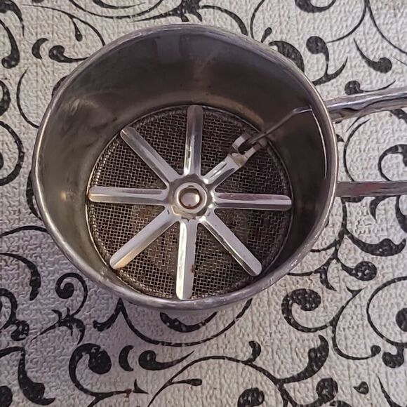 Vintage Metal Flour Sifter - Picture 3 of 6